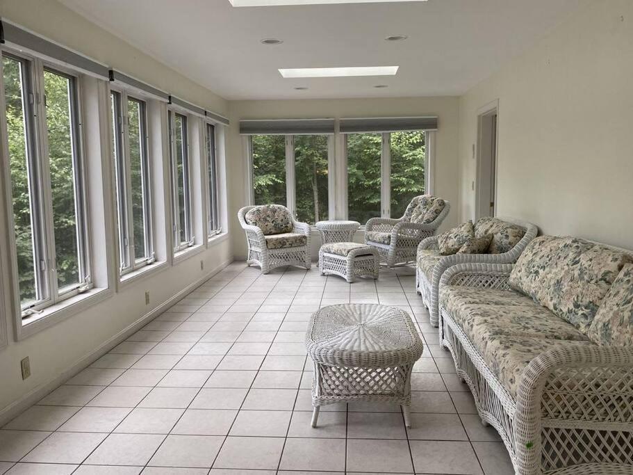 Beautiful Spacious Home W/ Game Room. Gilford Exterior photo